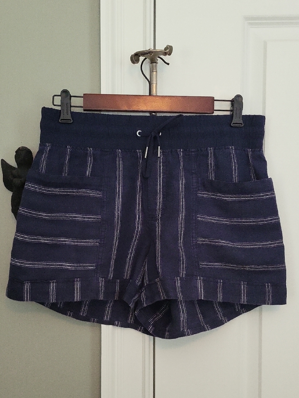 Athleta Cabo Linen Shorts - Navy/White Stripes - 6